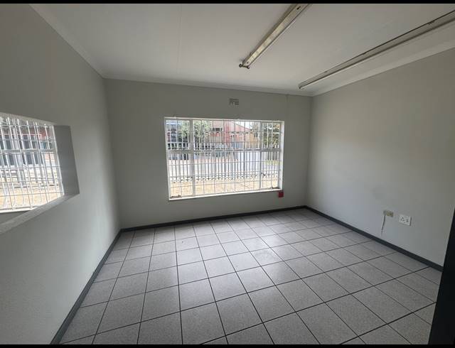 400M² WAREHOUSE TO LET IN WYNBERG